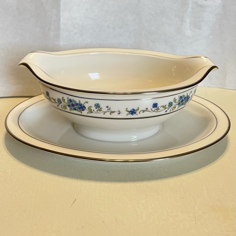 NORITAKE Norma 7016 Japan Ivory China Gravy Boat with Attached Underplate New